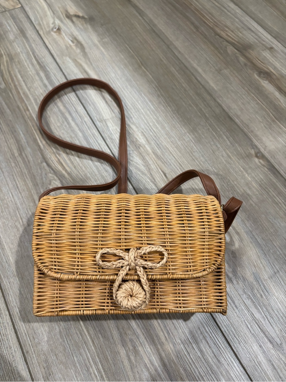 Small wicker bag